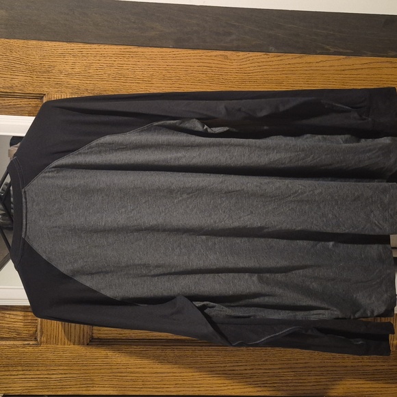 American Eagle Outfitters Men's Charcoal and Black Long Sleeve Tee - Picture 3 of 3